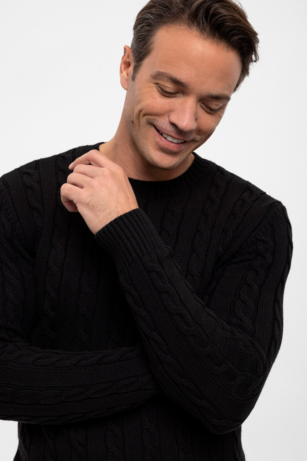 Men’s Cable Knit Crew Neck Pullover